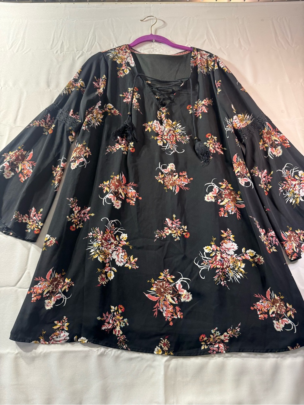 hint of mint XL Black Floral Lace-Up Tunic Dress